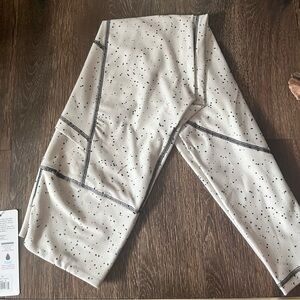 Brand new activewear Serena Pocket Leggings  , Size XS, color latte speckles.
